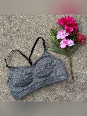 VSX Victoria’ Secret Sport Grey Wireless Sports Bra Size Large
